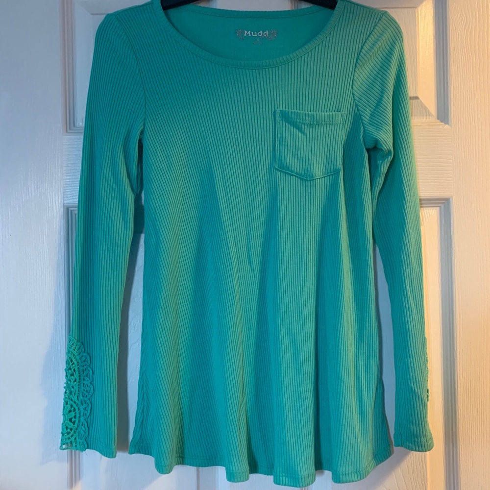 Long sleeve shirt.
